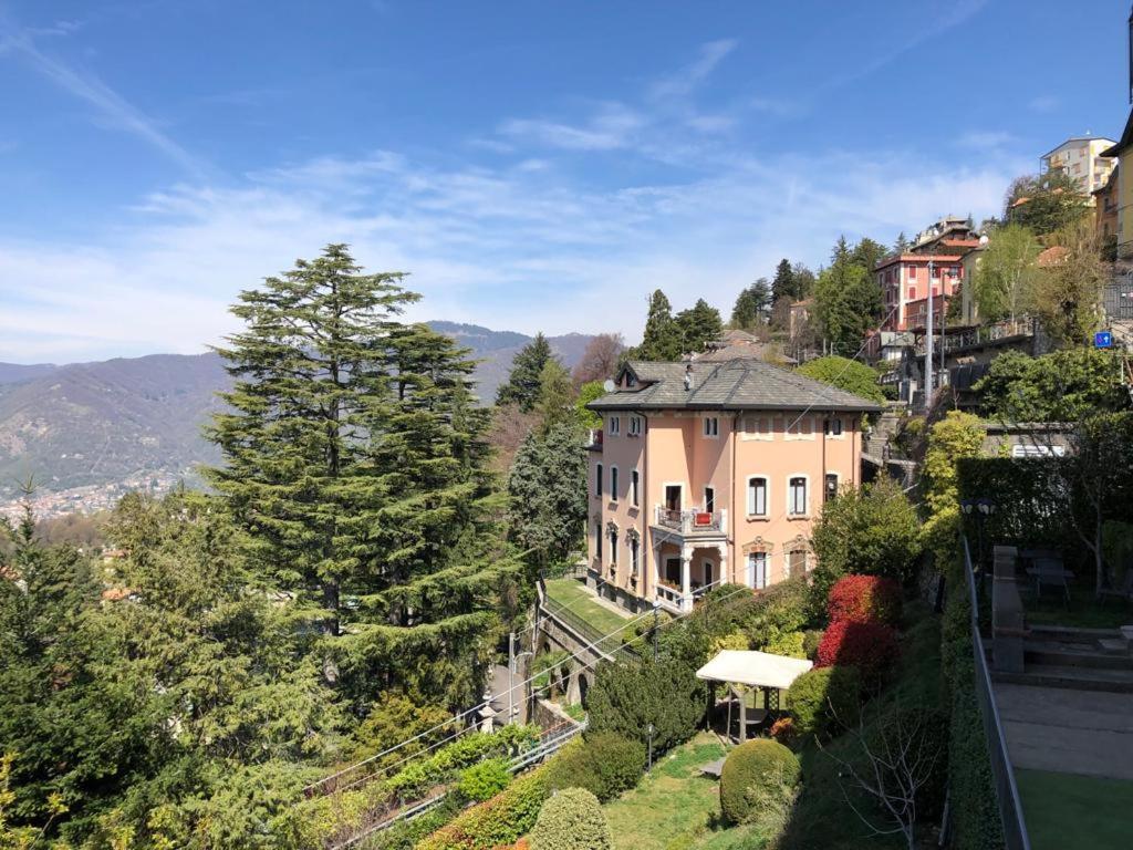 Il Nido Della Fenice Brunate Exterior foto